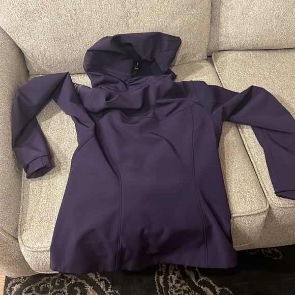 Nice Arcteryx women’s jacket - Picture 2 of 3